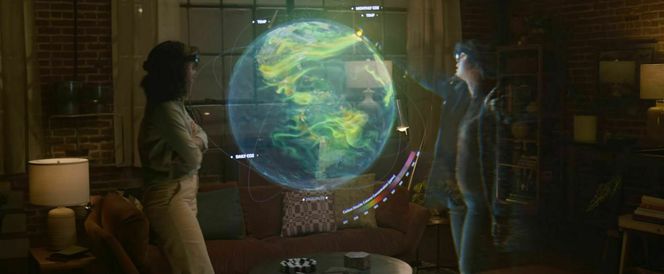 To personer ser på en virtuell jordklode ved hjelp av Microsoft Mesh og Hololens. Foto: Microsoft