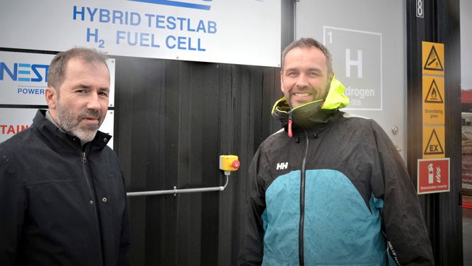 Westcon Power and Automation leverer kontroll og styringssystem til MF Hydra. Prosjektleder hos Westcon Power and Automation Pål Eide, til venstre og avdelingsleder Otto Koch. Foto: Thomas Førde