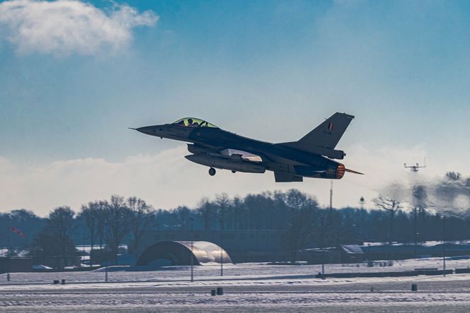 Motorfeilen oppsto rett etter avgang her fra Florennes, og det lyktes flygeren å lande F-16-flyet umiddelbart. Foto:  Det belgiske luftforsvaret
