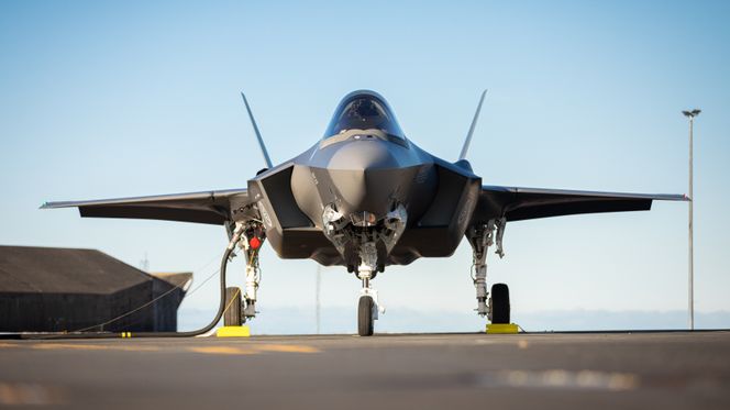 Fra IAP på Keflavik: Trening på etterfylling av drivstoff med motoren i gang, såkalt «hot pit refueling». Foto: Ole Andreas Vekve/ Forsvaret