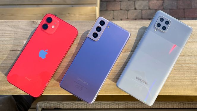 2-3-4: iPhone 12 har 2 kamera bak. Galaxy S21 har tre, Galaxy A42 har fire. Når det er sagt sier ikke antallet noe om kvaliteten. Foto:  Odd Richard Valmot