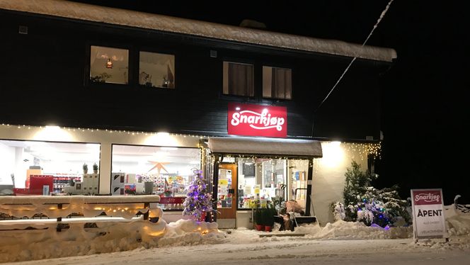 Den vesle nærbutikken ligger i Eksingedalen, som er fem mil lang, men bare har 160 fastboende. Foto:  Thomas Førde