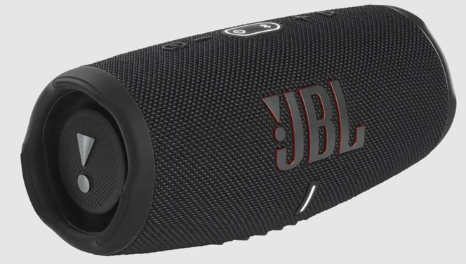 Litt større: JBL Charge 5 Foto: JBL