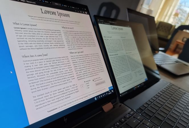Fra Siden: OLED-skjermen er like flott fra siden, mens LCD-skjermen taper seg kraftig. Det skal sies at denne modellen har et innsynsfilter som reduserer innsynsvinkelen veldig mye, men det er ikke på her. Foto: Odd Richard Valmot