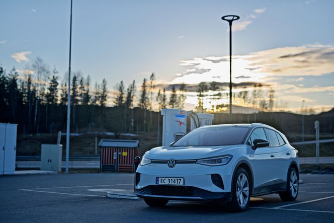 ID.4 hurtiglader ved Ionity Dal. Foto: &nbsp;Mathias Klingenberg