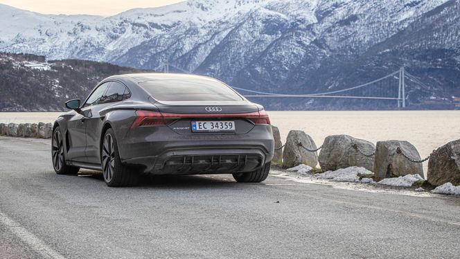 Bilen er bygget på 800 volts elektrisk arkitektur. Foto:  Marius Valle