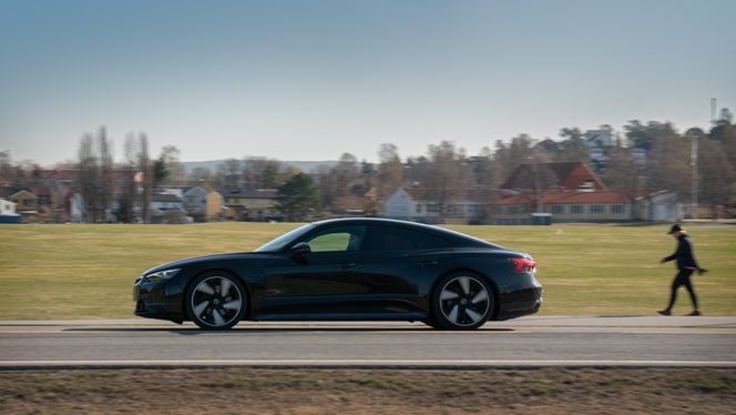 Audi E-Tron GT har en sportslig kjøreopplevelse. Foto:  Eirik Helland Urke