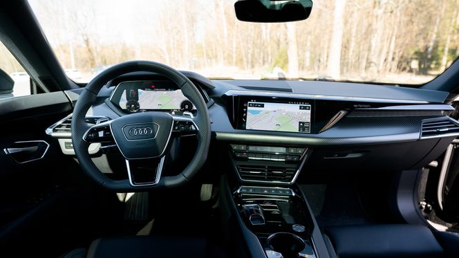 Oversiktlig førermiljø. Foto:  Eirik Helland Urke