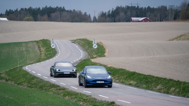 Begge bilene byr på mye kjøreglede på svingete veier. Foto: Eirik Helland Urke