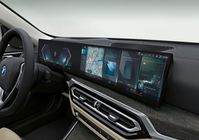 Infotainmentsystemet hevdes å være spesielt avansert og moderne. Foto: BMW