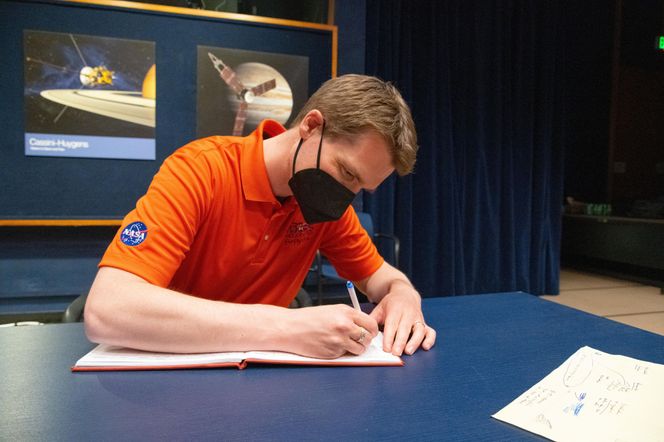 Håvard Fjær Grip loggfører den første flyvningen på Mars.