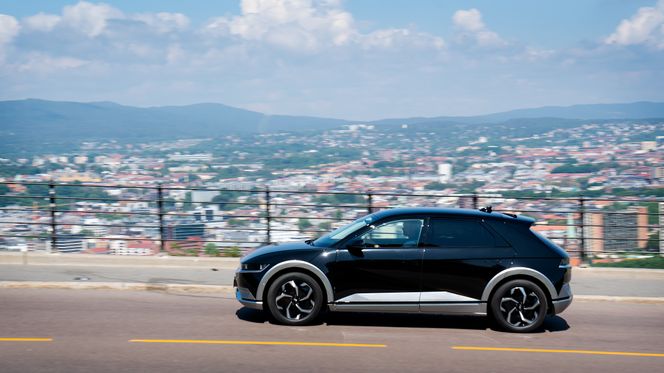 Hyundai Ioniq 5 ved Ekebe. g i : lo. Foto:  Eirik Helland Urke