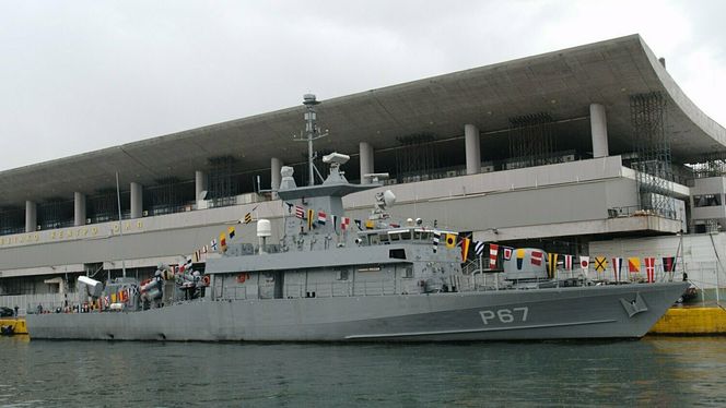 Britiske medier mener de kommende ukrainske missilbåtene vil bli en variant av Super Vita designet av Vosper Thornycroft, i dag en del av BAE Systems. Dette fartøyet tilhører den greske Roussen-klassen, mens Qatar har den lignende Barzan-klassen – begge med Exocet-sjømålsmissiler. Foto:  Wikimedia commons