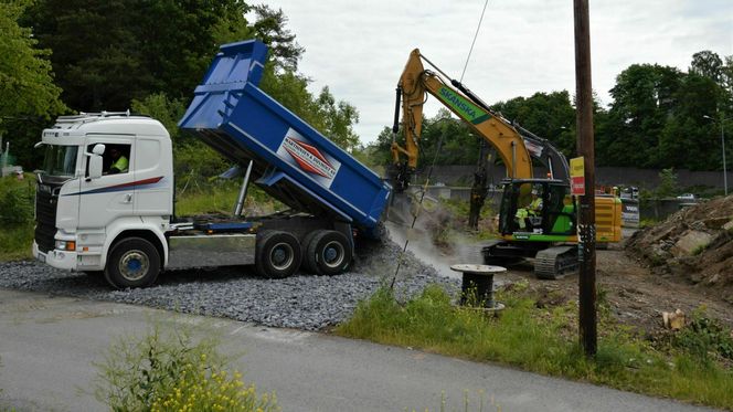 Da er de første anleggsmaskinene i gang på storutbyggingen av E18 gjennom Bærum Foto:   Dagrunn Husum, Statens vegvesen)
