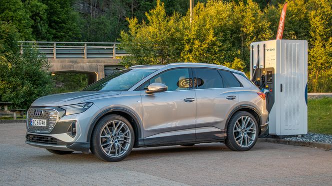 Bilen lader med inntil 125 kilowatt opp til 30 prosent. Foto: Marius Valle