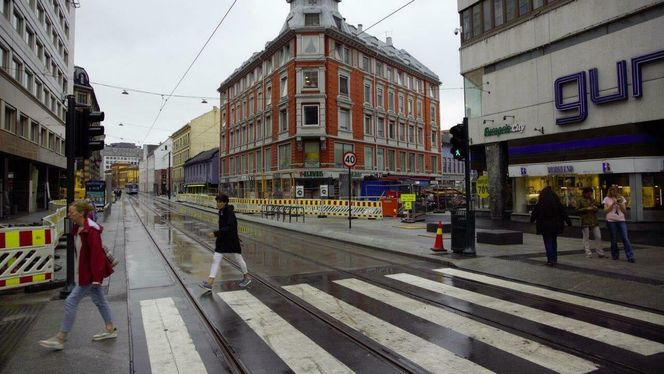 Storgata har status som kollektivgate, det vil si at den er prioritert for gående og kollektivtrafikk. Foto:  Bymiljøetaten, Oslo kommune