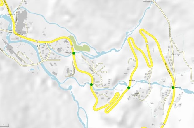 De fire bruene ligger alle på den populære turistveien opp fra Geiranger sentrum på fylkesveg 63.