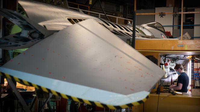 F-16A Bl10 297 er et av flyene som klargjøres for salg av Kams på Kjeller. Foto: Eirik Helland Urke