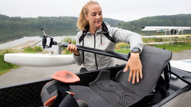 Birgit Skarstein sier det var en voldsom omstilling for henne å endre rostilling så mye som hun har gjort nå i forberedelsene til Paralympics. – Det føltes både rart og uvant, så jeg ble nødt til å være trygg på at veien vi gikk var riktig retning, sier Skarstein. Etter en korona-periode med få konkurranser, har hun endelig fått de første svarene på det i år, med både EM-gull i april, og verdensrekord i juni. Foto: Sverre Chr. Jarild