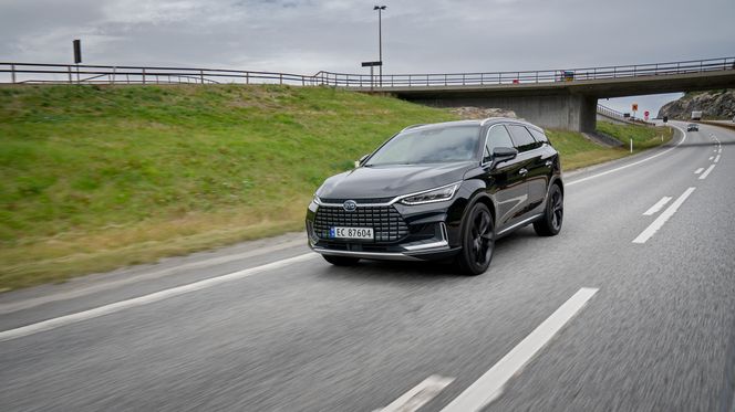 BYD Tang er minst én klasse over Maxus Euniq i kjøreopplevelse. Foto:  Eirik Helland Urke