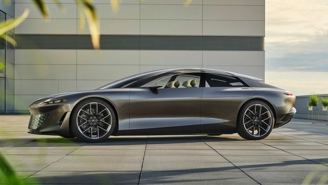 Konseptet har 120 kilowattimer batteri og 750 kilometer rekkevidde. Foto:  AUDI AG