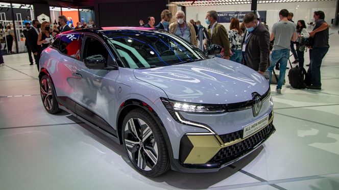 Renault Mégane E-Tech dukker opp i2022. Foto undefined: Marius Valle