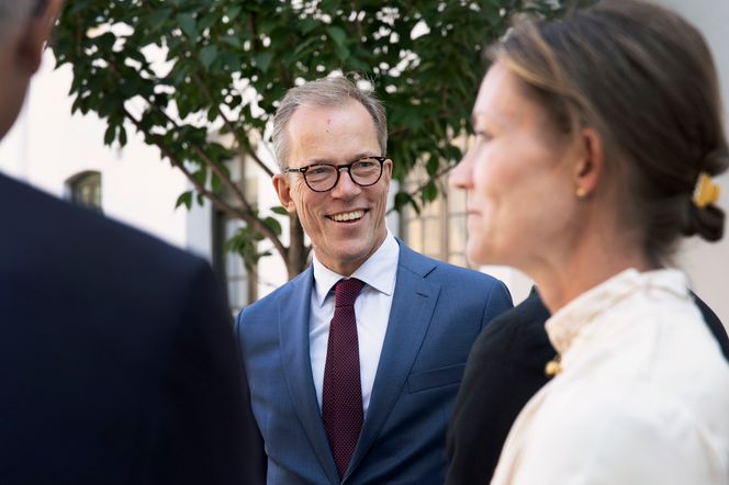Investerer bredt: Formues rådgivere Kjetil Haug og Vibeke Bryde Christensen mener et godt råd er å spre investeringene i mange ulike fond innenfor renter, aksjer og alternative investeringer. Da blir man mindre påvirket av enkelthendelser. Foto:  MARTINE KOLSTAD