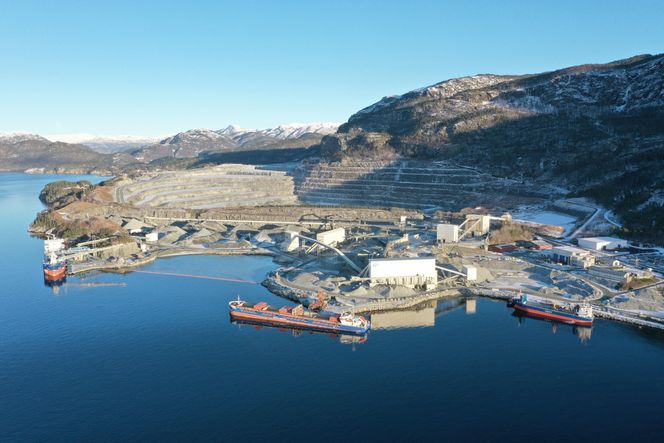 Norsk Stein ved Jelsa skal være Europas største pukkverk og gir jobb til totalt 280 personer. Deler av det 800 dekar store steinbruddet kan bli omgjort til verft for bygging av havvindmøller Foto:  Norsk Stein