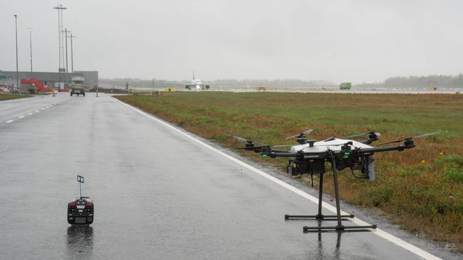 Dronehunter gjør seg klar på østre rullebane. Foto:  Eirik Helland Urke