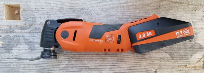 Fein 18 volt: Er et meget kapabelt verktøy fra Fein som fant opp multikutteren. Eller Feinsaga som mange ennå kaller den. Foto:  Odd Richard Valmot