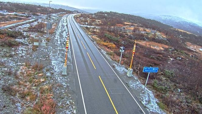 Her, på rv 15 over Grotli, er det såvidt litt snø i veikanten. Foto:  Statens vegvesen