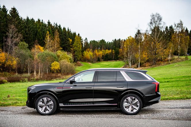 Hongqi E-HS9 er hele 5,2 meter lang. Foto: Mathias Klingenberg