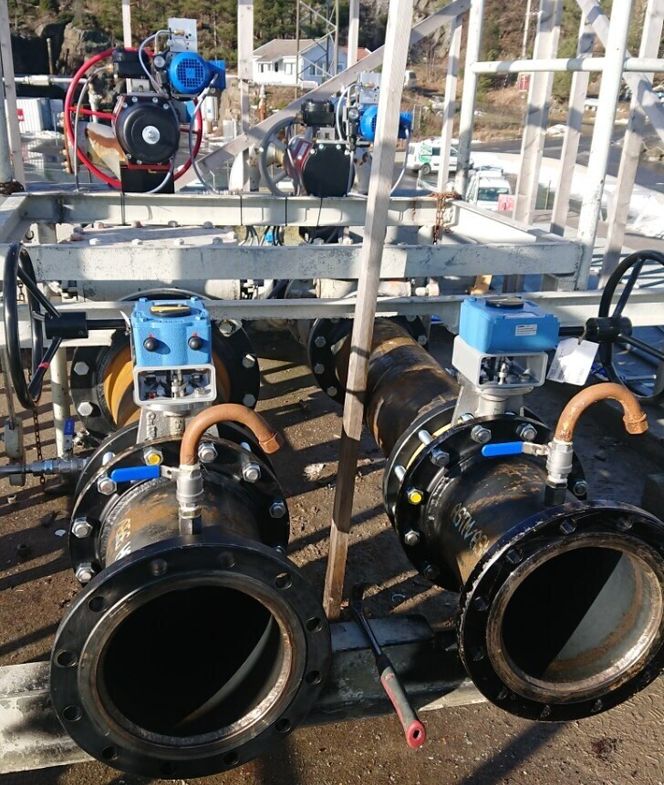 UNDER BYGGING: – Leverandørene var her inne flere runder før montering for å måle rør og boltdimensjoner for å sikre at alt var 100 prosent, forteller Nils Petter Nilsen i Arendal havn.  Foto:  Petro Online AS