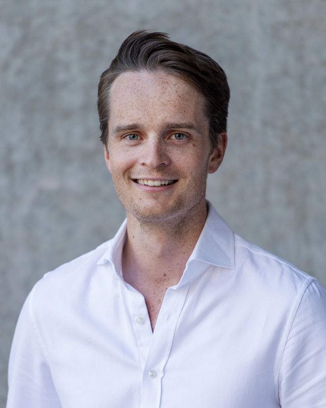 PÅVIRKNINGSKRAFT: Jon Leonardsen i DNV synes det er spennende å jobbe med grønn omstilling i skjæringspunktet mellom det tekniske, økonomiske og regulatoriske. Foto: DNV