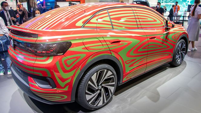 ID.5 i kamuflasje, stilt ut på IAA-messen i München i september. Foto:  Marius Valle