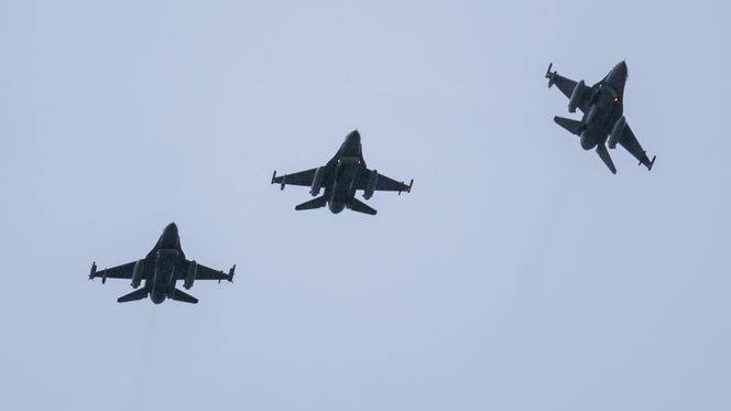 F-16 fra 331 skvadron over Bodø 9. november.Norge har 57 F-16, men langt fra alle er luftdyktige i dag. Flere er dessuten i ferd med å klargjøres for salg, eller er allerede blitt det. Foto:  Eirik Helland Urke