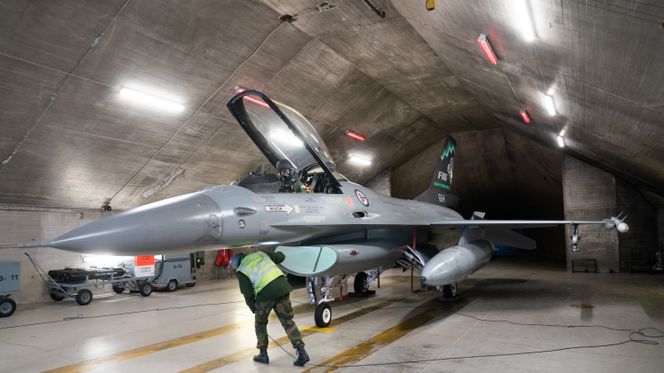 F-16 på QRA-beredskap på Bodø flystasjon. Foto:  Eirik Helland Urke