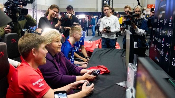Statsminister Erna Solberg i aksjon under åpningen av Spillexpo på Norges varemesse da messen ble arrangert i 2019. Foto: Fredrik Hagen/NTB