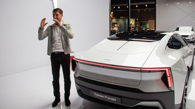 Bilen har ingen bakrute. Det gir større frihet for design og funksjon, forklarer Polestar-sjef Thomas Ingenlath. Foto: Marius Valle