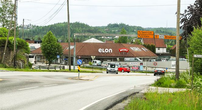 Fylkesveg 405 Vennesla nord før byggingen startet. Foto:  Lasse Moen Sørensen, Agder fylkeskommune