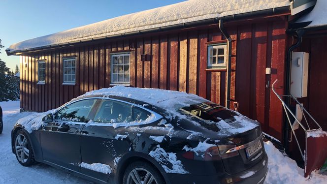 Løsningen Sikom laget for hyttemarkedet har med effekttariffene blitt aktuell for alle typer boliger. Moderne hytter har gjerne elbillader, badstu og et generelt høyt effektforbruk. Foto:  Ellen Synnøve Viseth