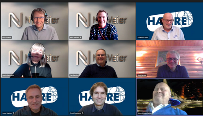 På grunn av Covid-19 ble kontraktinngåelsen markert digitalt på Teams. Øverst f.v.: Lars Erik Moe, konst. prosjektsjef i Nye Veier, Bjørn Børseth, direktør kontrakt og marked i Nye Veier, Gudmund Roen, daglig leder i Hæhre Entreprenør, Anette Aanesland, adm. dir. i Nye Veier, Lars Bjørgård, konst. utbyggingsdir. i Nye Veier, Knut Harstad, konserndirektør i Hæhre & Isachsen Entreprenører, Jonny Madsen, prosjektleder i Hæhre Entreprenør, Trond Simensrud, prosjektdirektør for Hæhre Entreprenør og Albert Kr. Hæhre, konsernsjef i Hæhre & Isachsen Gruppen. Foto:  Nye Veier