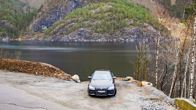 Bilen takker pent ja til svingete vestlandsveier. Foto: Marius Valle