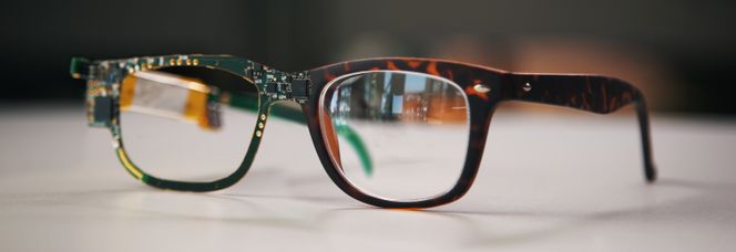 Håpet er at det ferdige produktet skal se ut som en vanlig brille når det kommer i produksjon. Oculaudio jobber med ulike brilledesignere for å ta frem versjoner med ulikt designuttrykk. Foto: Oculaudio