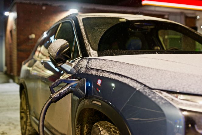 Vi opplevde at bilen ladet sent. Batteriet var trolig ikke varmt nok. Foto: &nbsp;Mathias Klingenberg