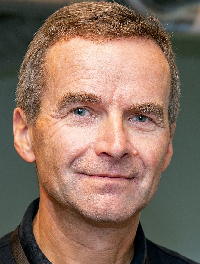 – Nå som vi har kommet inn i universitets-varmen, opplever vi betydelig positivitet og drahjelp som vi vil ha mye glede av, sier senterleder Simen Hesleskaug ved Eik Lab. Foto: Mona Strande