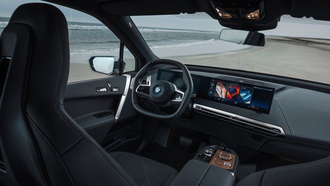 Interiøret er likt som i de andre iX-variantene. Foto:  BMW