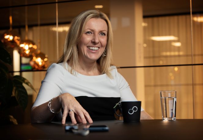 Tove Andersen mener det fortsatt henger mye entreprenør-kultur igjen i veggene fra Tore og Petter Planke, som startet Tomra for 50 år siden og nylig mottok Norwegian Tech Awards hederspris. – Den kulturen tror jeg er veldig viktig for å være responsive, snu oss fort rundt og levere på kundeforventninger. Foto: Sverre Chr. Jarild