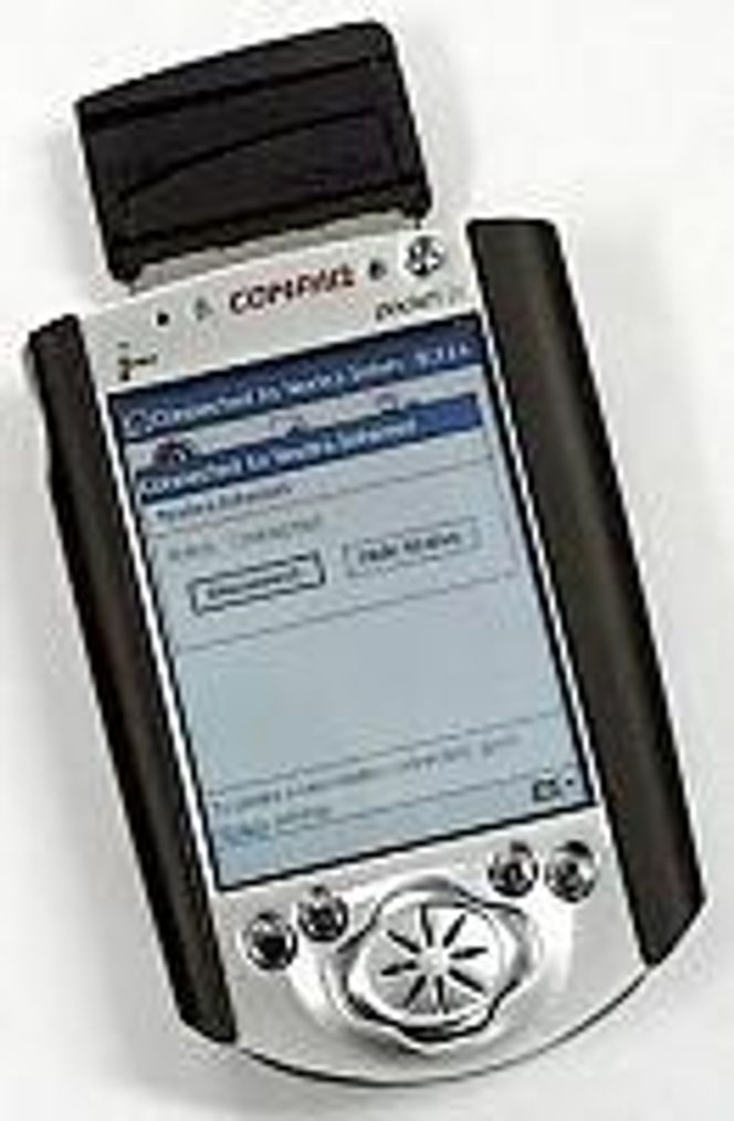 Compaq iPaq hånd-PC med Nokia GSM-kort i jakken. Foto: Eirik Rossen