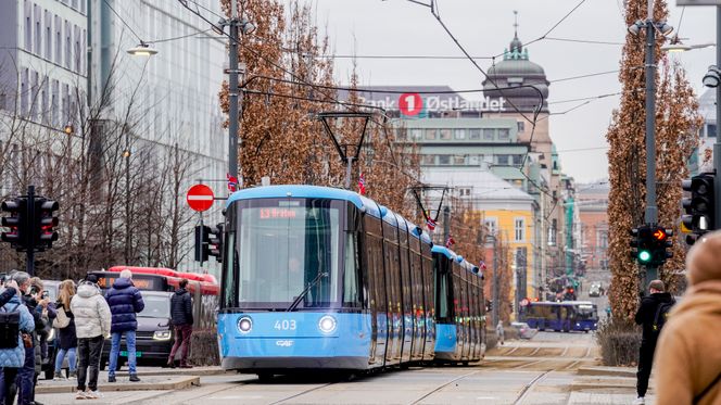 Mandag startet Sporveien i Oslo prøvekjøring med de nye SL18 trikkene i vanlig trafikk med passasjerer om bord. Foto: Terje Bendiksby / NTB